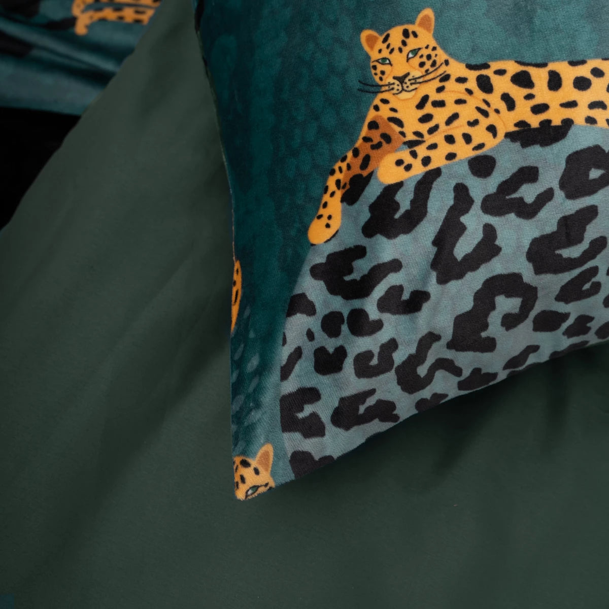 Velvet Axel - Green